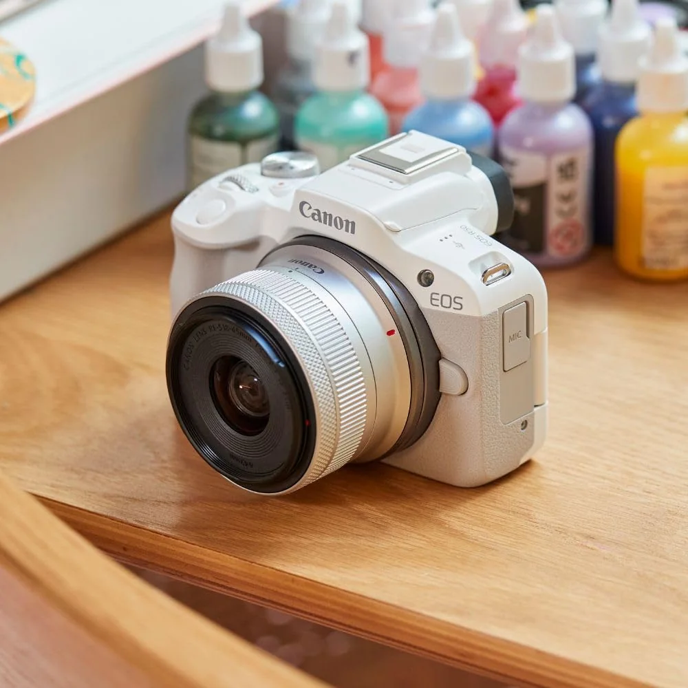 Canon EOS R50 + RF-S 18-45mm F4.5-6.3 IS STM — imagen 2
